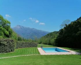 En Venta en Subasta - 2 Villas en una gran propiedad con piscinas