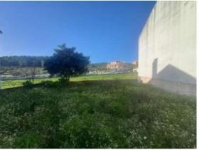 Gran casa de campo con terreno y jardín privados.