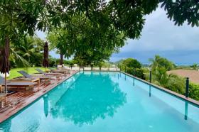 Villa en un entorno extraordinario con vistas al mar.