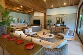 Villa en un entorno extraordinario con vistas al mar.