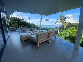 Magnífica villa estilo Hollywood con excepcionales vistas al mar