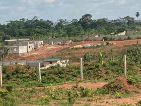 2 lotes de terrenos edificables en venta en el pueblo de Tsinga