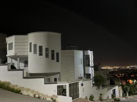 Villa en las populares alturas de las montañas, cerca de la gran avenida Hedi Nouira
