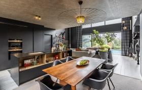 Excepcional casa de diseño con comodidades de alta gama y vistas panorámicas.