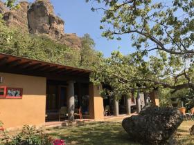 Maravilloso terreno con Chalet Tepozteco