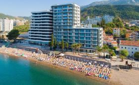 Apartamentos de dos dormitorios completamente amueblados en primera línea del mar Adriático