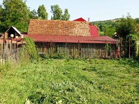 Granja autosuficiente en un pueblo tranquilo de Transilvania.