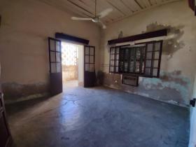 Gran villa colonial con gran potencial, ideal para inversión inmobiliaria.