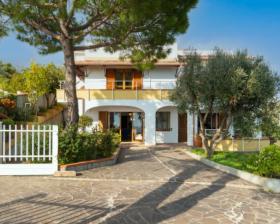 Se vende villa con vistas panorámicas exclusivas al mar.