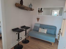 Precioso apartamento en planta baja con vistas parciales al mar.