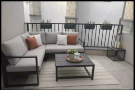 Apartamento de tres habitaciones ubicado en el distrito del centro este de la ciudad.