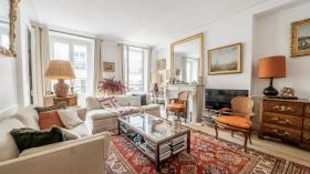 Elegante apartamento de 113 m2 en una dirección prestigiosa en el distrito 7 de París.
