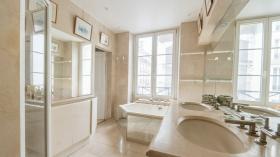 Elegante apartamento de 113 m2 en una dirección prestigiosa en el distrito 7 de París.