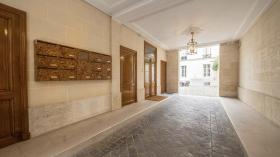 Elegante apartamento de 113 m2 en una dirección prestigiosa en el distrito 7 de París.