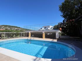 Casa con vistas al mar y piscina - Alquiler de larga duración