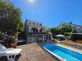 Casa con vistas al mar y piscina - Alquiler de larga duración