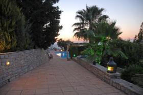 Villa de diseño italiano 450 m2 exuberante paisaje natural verde con vista panorámica