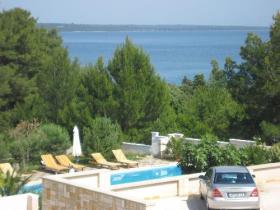 Villa con 12 apartamentos a 60 m de la playa