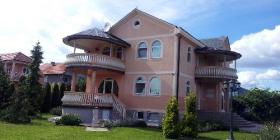 Dos casas con una ubicación ideal en Petrovaradin