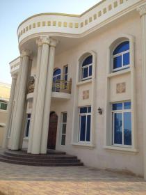 Casa en Dubai a 400 metros del club náutico