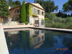 Propiedad única en Mougins - 2 Villas con vistas al mar