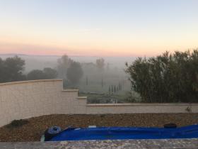 Villa moderna de construcción de alta gama con impresionantes vistas de los estanques y las montañas Caroux