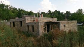 Se vende casa sin terminar en Moldavia