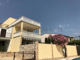 En venta villa de 209 m2 con vistas al mar en Montenegro, Dobra Voda