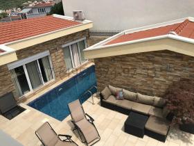 En venta villa de 209 m2 con vistas al mar en Montenegro, Dobra Voda