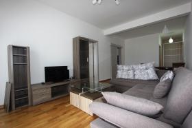 Luminoso apartamento de dos dormitorios en Budva en venta