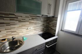 Luminoso apartamento de dos dormitorios en Budva en venta