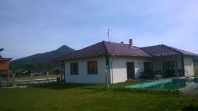 Casa de vacaciones L-Bungalow con piscina