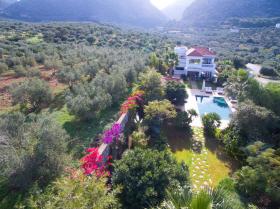 Villa de lujo en Creta con vista al mar y vista a la montaña