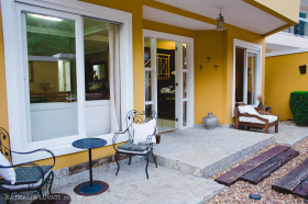 Hermosa casa con vista al impenetrable en una urbanización cerrada