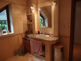 Casa ecológica de lujo en Bratislava situada en un entorno natural