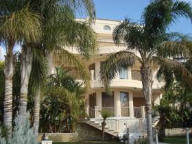Villa VVIP con impresionantes vistas al mar