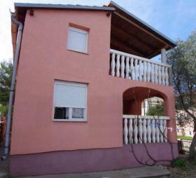 Villa consta de 2 apartamentos en la isla de Pasman.