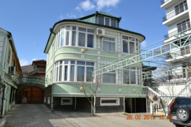Venta edificios 2000 m2, área de restaurante 1700 m2 en Aghmashenebeli, Tbilisi