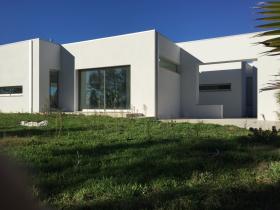 Amplia villa hermosa construcción 2019