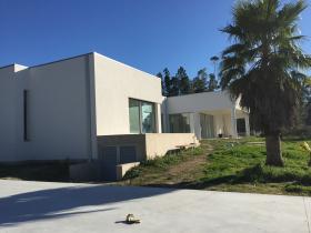 Amplia villa hermosa construcción 2019