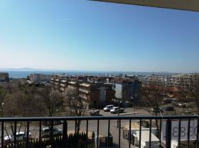 Lujoso apartamento nuevo de 3 dormitorios a 300 metros de la playa en Sarafovo, Burgas