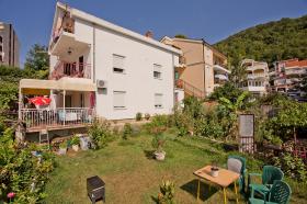 Casa en venta en la bahía de Kotor