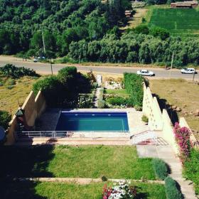 Villa azul con piscina - Casa de huéspedes