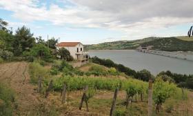 Villa con vista única del lago Guardialfiera