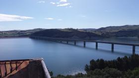 Villa con vista única del lago Guardialfiera