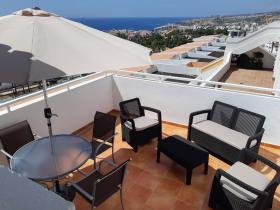Apartamento con terrazas y jardín