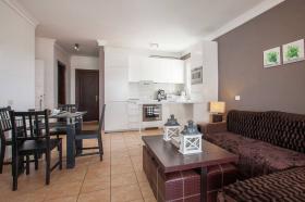 Apartamento con terrazas y jardín