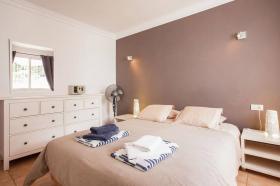 Apartamento con terrazas y jardín