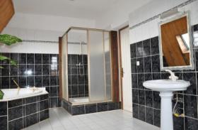 Ambatobe - encantadora villa t5 amueblada equipada estilo tradicional con vista de 360°