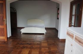 Ambatobe - encantadora villa t5 amueblada equipada estilo tradicional con vista de 360°